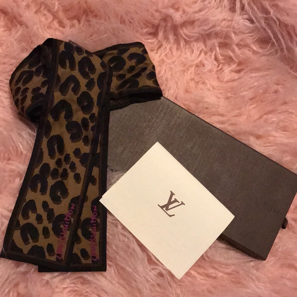 Louis Vuitton leopard bandeau